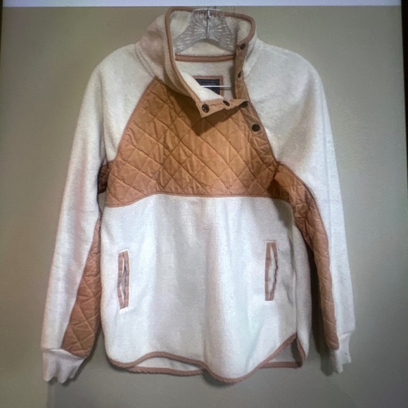 Abercrombie & Fitch Quilted Sherpa Pullover Sweatshirt - Picture 2 of 12